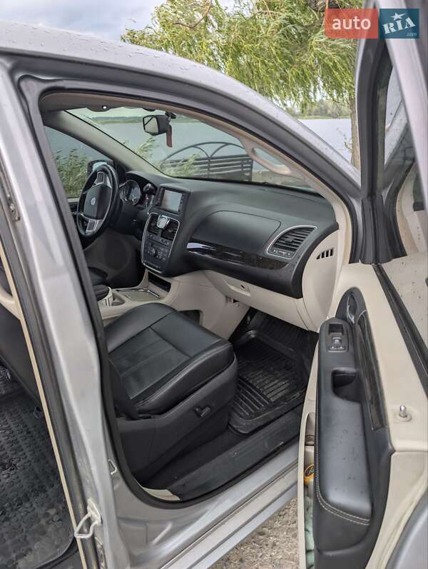 Мінівен Lancia Voyager 2013 в Києві