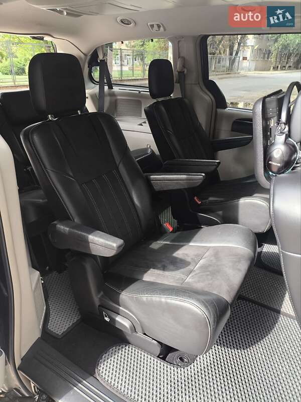 Минивэн Lancia Voyager 2013 в Ивано-Франковске