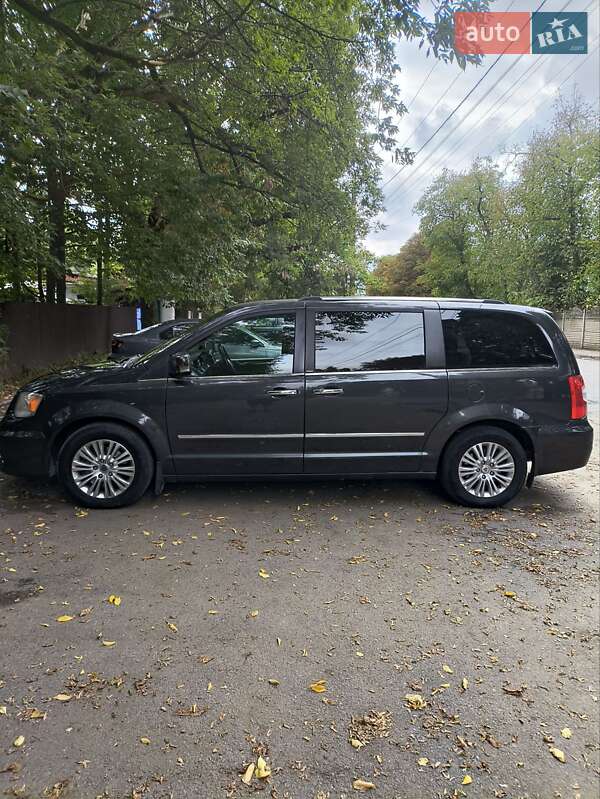Минивэн Lancia Voyager 2013 в Ивано-Франковске