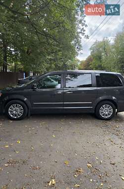 Минивэн Lancia Voyager 2013 в 