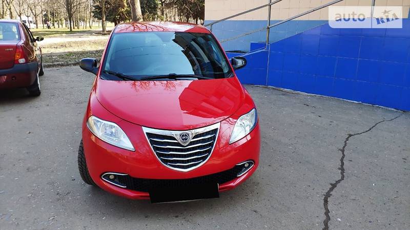 Хэтчбек Lancia Ypsilon 2012 в Киеве