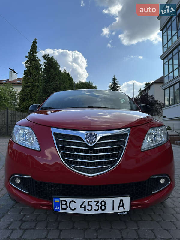 Хэтчбек Lancia Ypsilon 2014 в Львове