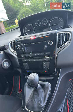 Хэтчбек Lancia Ypsilon 2014 в 