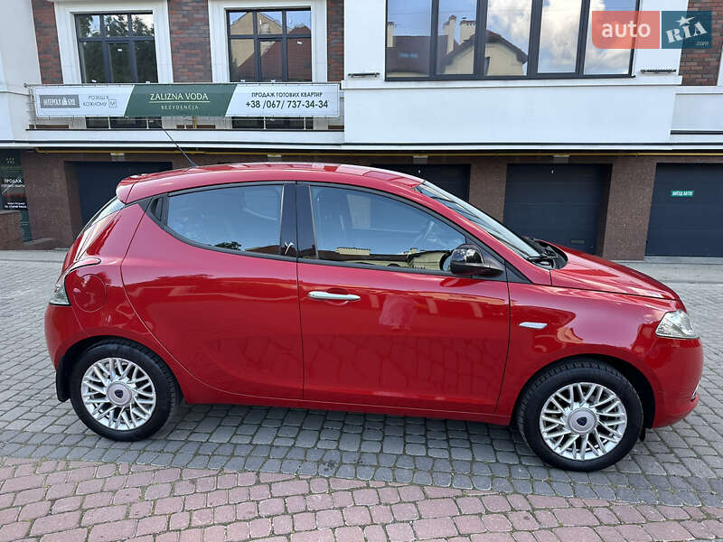 Хэтчбек Lancia Ypsilon 2014 в Львове