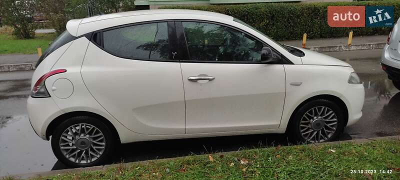 Хетчбек Lancia Ypsilon 2013 в Києві фото 11 Хетчбек Lancia Ypsilon 2013 в Києві