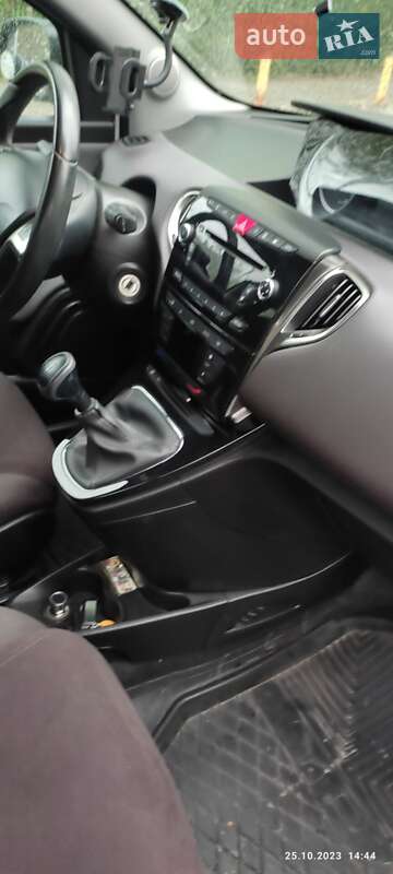 Хетчбек Lancia Ypsilon 2013 в Києві фото 13 Хетчбек Lancia Ypsilon 2013 в Києві