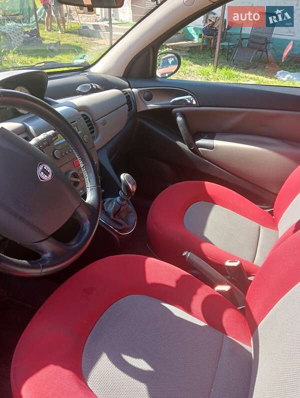 Купе Lancia Ypsilon 2006 в Киеве