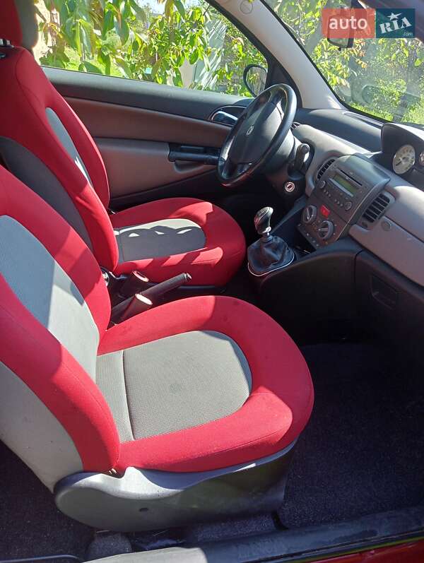 Купе Lancia Ypsilon 2006 в Киеве