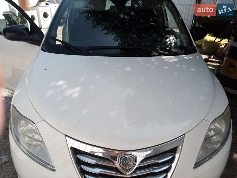Седан Lancia Ypsilon 2012 в Борисполе
