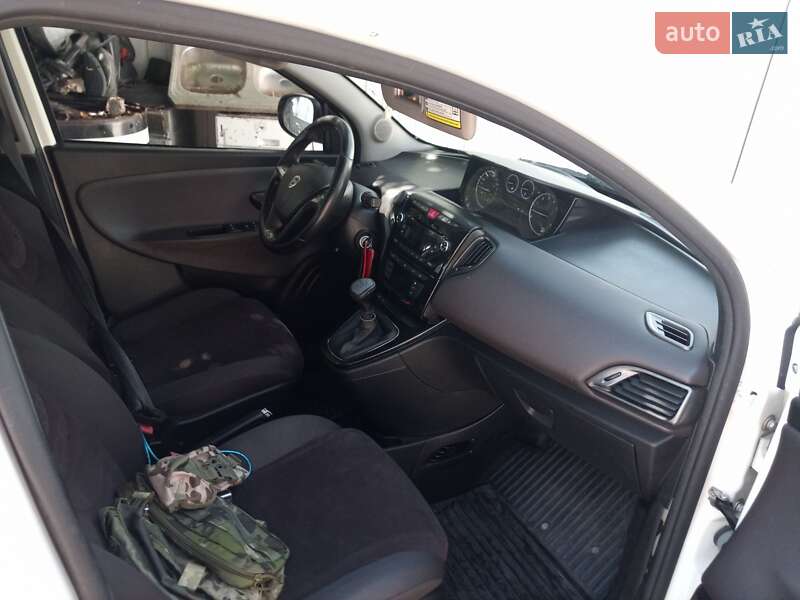 Седан Lancia Ypsilon 2012 в Борисполе