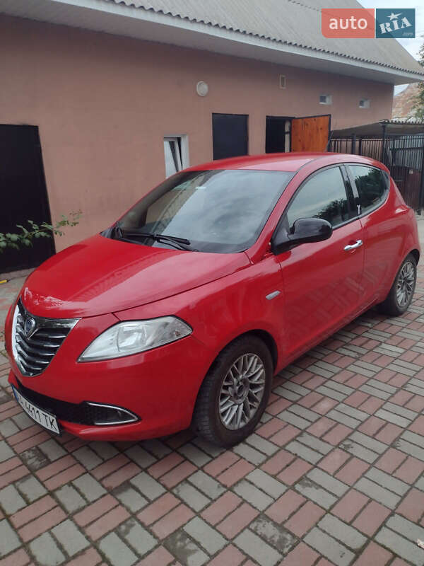 Хэтчбек Lancia Ypsilon 2012 в Киеве