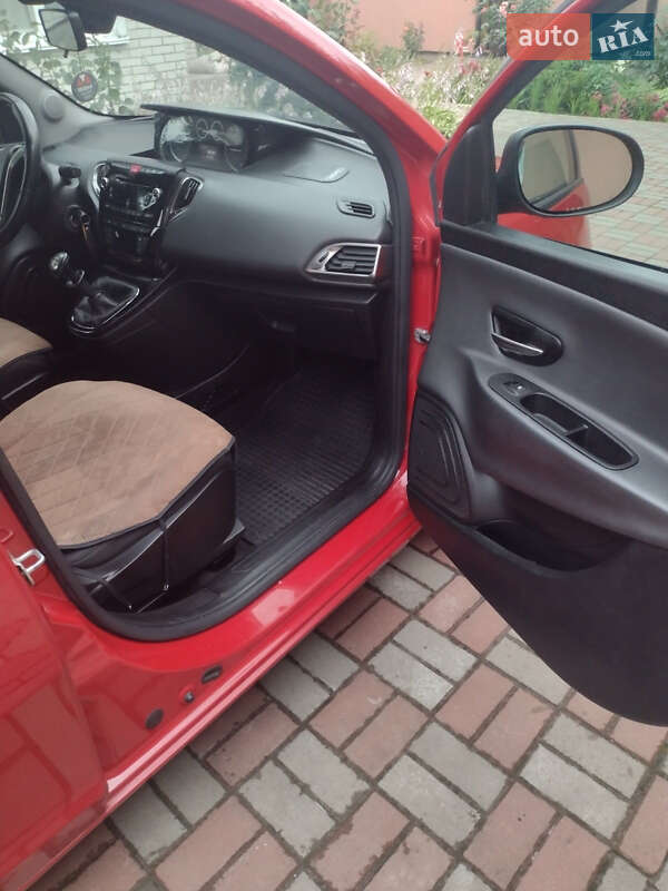 Хэтчбек Lancia Ypsilon 2012 в Киеве