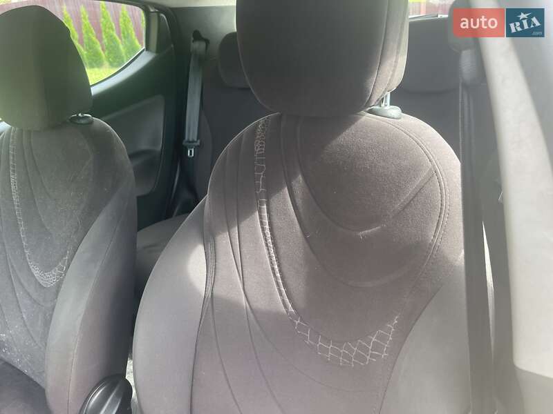 Хэтчбек Lancia Ypsilon 2012 в Ужгороде