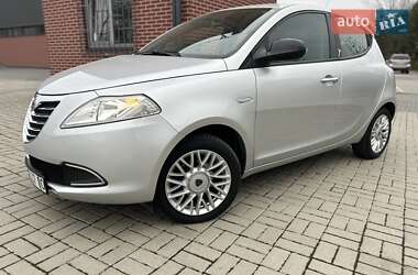 Хетчбек Lancia Ypsilon 2015 в Львові