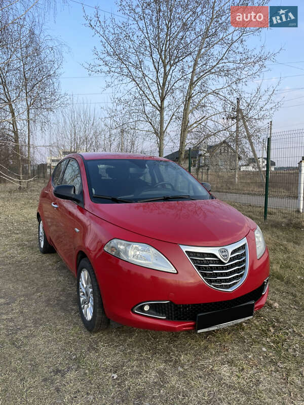 Хетчбек Lancia Ypsilon 2013 в 