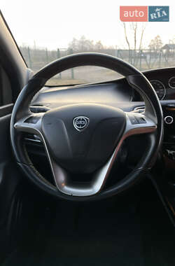 Хетчбек Lancia Ypsilon 2013 в 