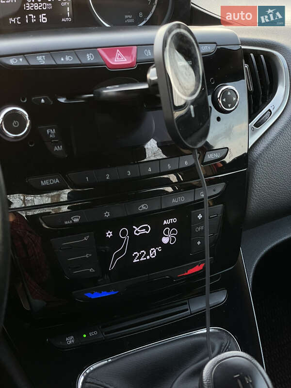 Хэтчбек Lancia Ypsilon 2013 в Ровно