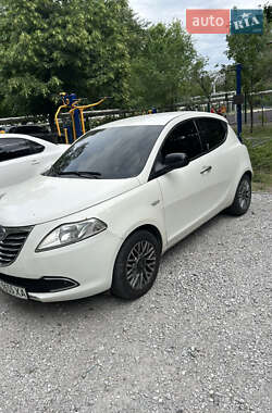 Хэтчбек Lancia Ypsilon 2012 в 