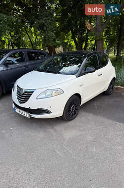 Хэтчбек Lancia Ypsilon 2012 в 