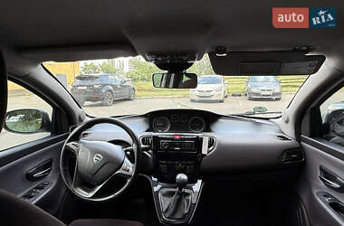 Хэтчбек Lancia Ypsilon 2012 в 