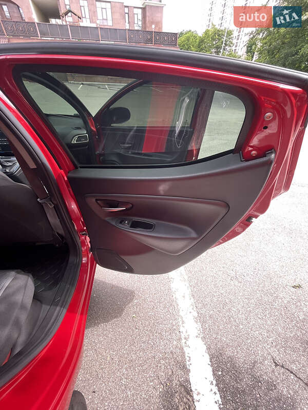 Хэтчбек Lancia Ypsilon 2012 в Харькове