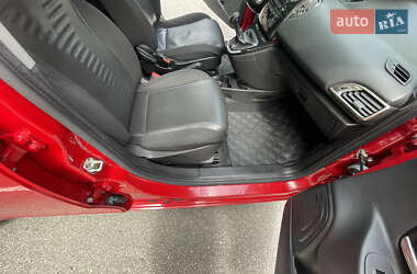 Хэтчбек Lancia Ypsilon 2012 в 