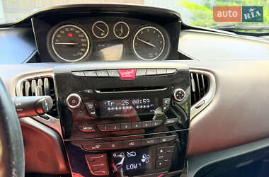 Хетчбек Lancia Ypsilon 2012 в 