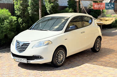 Хетчбек Lancia Ypsilon 2012 в 