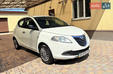 Хетчбек Lancia Ypsilon 2012 в 