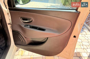 Хетчбек Lancia Ypsilon 2012 в 