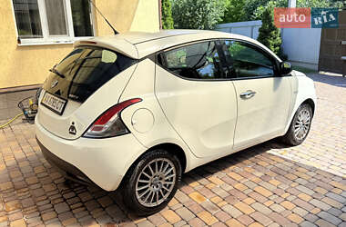 Хетчбек Lancia Ypsilon 2012 в 
