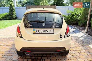 Хетчбек Lancia Ypsilon 2012 в 
