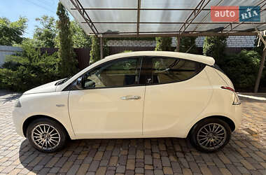 Хетчбек Lancia Ypsilon 2012 в 