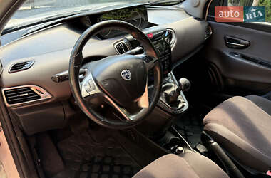 Хетчбек Lancia Ypsilon 2012 в 