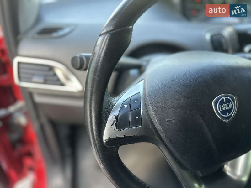 Хетчбек Lancia Ypsilon 2012 в Києві