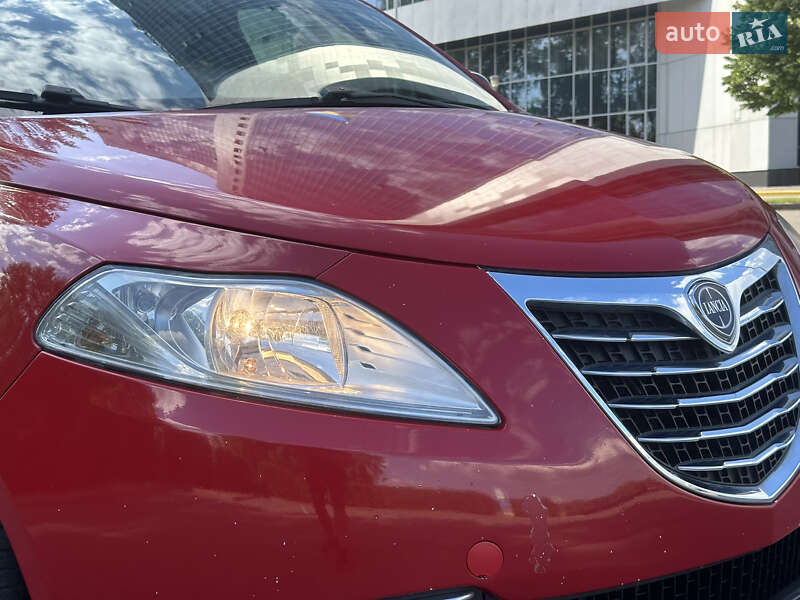 Хетчбек Lancia Ypsilon 2012 в Києві