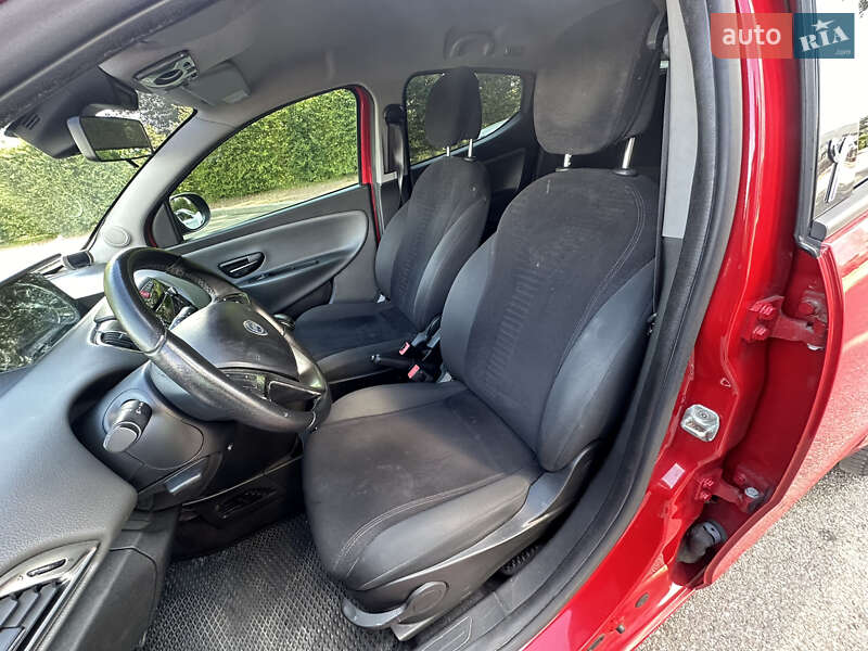 Хетчбек Lancia Ypsilon 2012 в Києві