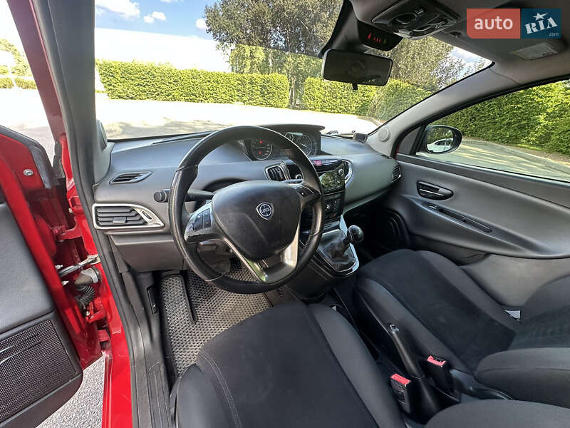 Хетчбек Lancia Ypsilon 2012 в Києві