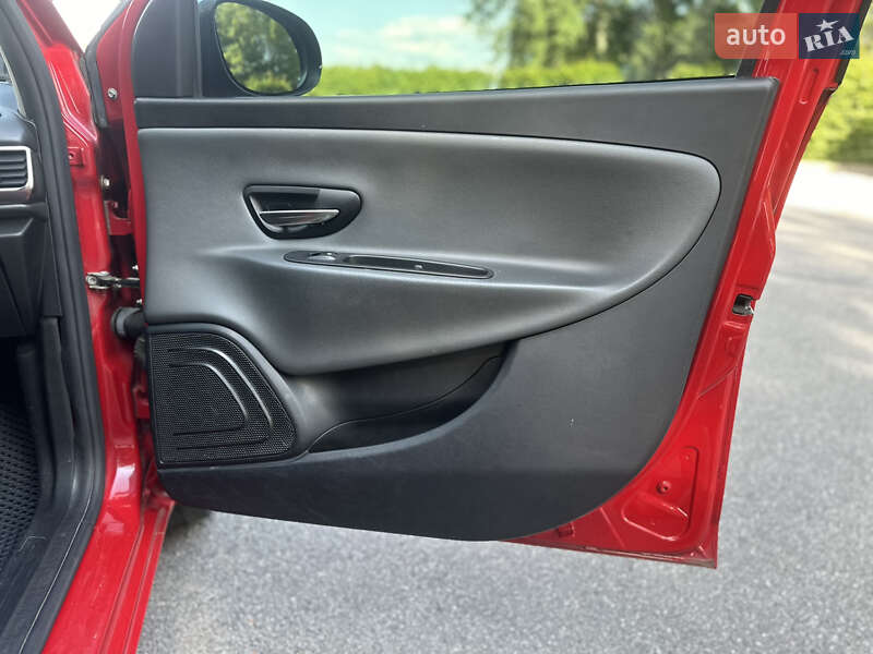 Хетчбек Lancia Ypsilon 2012 в Києві