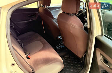 Хэтчбек Lancia Ypsilon 2012 в 