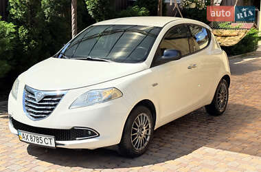 Хэтчбек Lancia Ypsilon 2012 в 