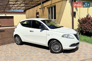 Хэтчбек Lancia Ypsilon 2012 в 