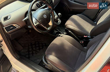 Хэтчбек Lancia Ypsilon 2012 в 