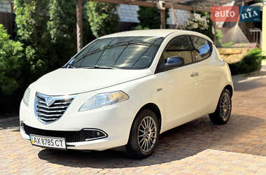 Хэтчбек Lancia Ypsilon 2012 в 