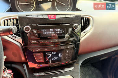 Хэтчбек Lancia Ypsilon 2012 в 