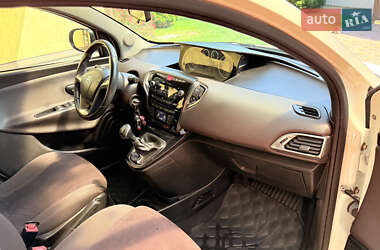 Хэтчбек Lancia Ypsilon 2012 в 