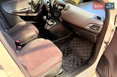 Хэтчбек Lancia Ypsilon 2012 в 