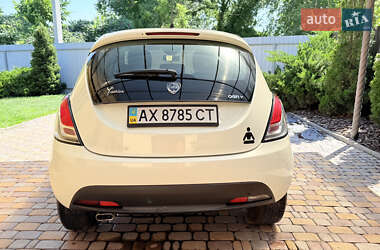 Хэтчбек Lancia Ypsilon 2012 в 