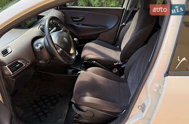 Хэтчбек Lancia Ypsilon 2012 в 
