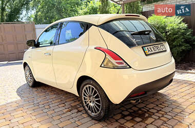 Хэтчбек Lancia Ypsilon 2012 в 